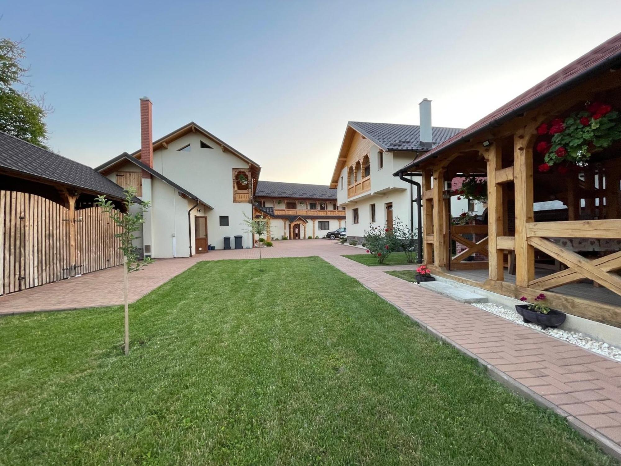 Pensiunea Valea Muntelui Birsana Exterior photo
